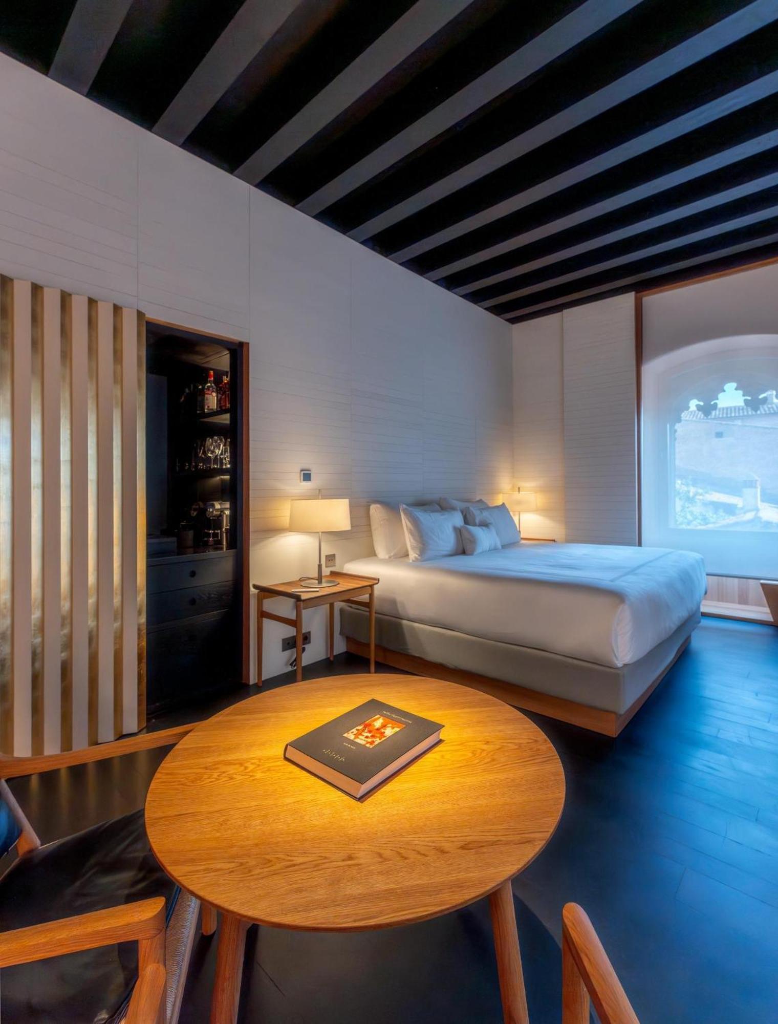 Atrio Otel Caces Dış mekan fotoğraf